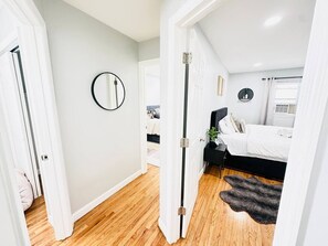 Iron/ironing board, WiFi, bed sheets - House at Hudson | NYC gateway | free parking+Games (Jersey City)