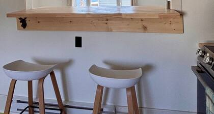 "Home From Away" Oceanfront Home Pouch Cove NFLD (year round)
