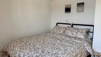 4 bedrooms, WiFi, bed sheets