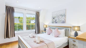 3 bedrooms, iron/ironing board, travel cot, free WiFi