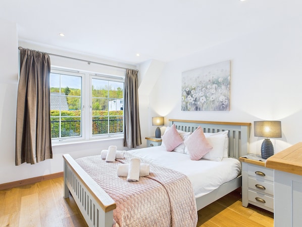 3 bedrooms, iron/ironing board, travel crib, free WiFi