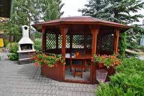 Outdoor dining - Apartment V+K – Cozy 2BR near High Tatras, Štrba (Štrba)