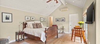 Modern Studio w/ Pool Access in Land Park Area