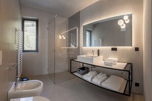 Deluxe Apartment, 2 Bedrooms, Balcony, Mountain View | Bathroom - Marchegg Apartments (Naturno)