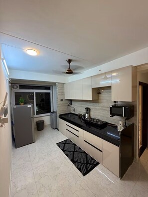 Private kitchen - Powai, Aurora luxe,2BHK Balcony & Lake view (Mumbai)
