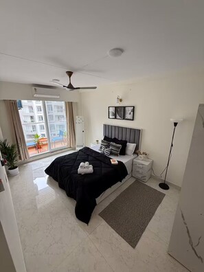 2 bedrooms, iron/ironing board, Internet, bed sheets - Powai, Aurora luxe,2BHK Balcony & Lake view (Mumbai)