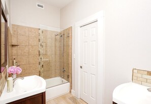 Bathroom - Cozy 3-bedroom Wooded Finished Home with AC  Pool near Uniontown Passport Office (Uniontown)