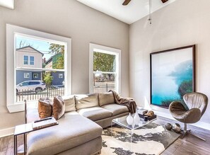 Living area - Cozy 3-bedroom Wooded Finished Home with AC  Pool near Uniontown Passport Office (Uniontown)