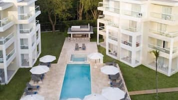 3 outdoor pools