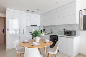 Appartement, balcon, vue ville | Cuisine privée