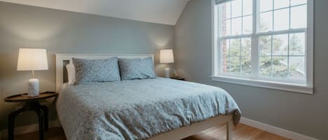 3 bedrooms, desk, iron/ironing board, WiFi