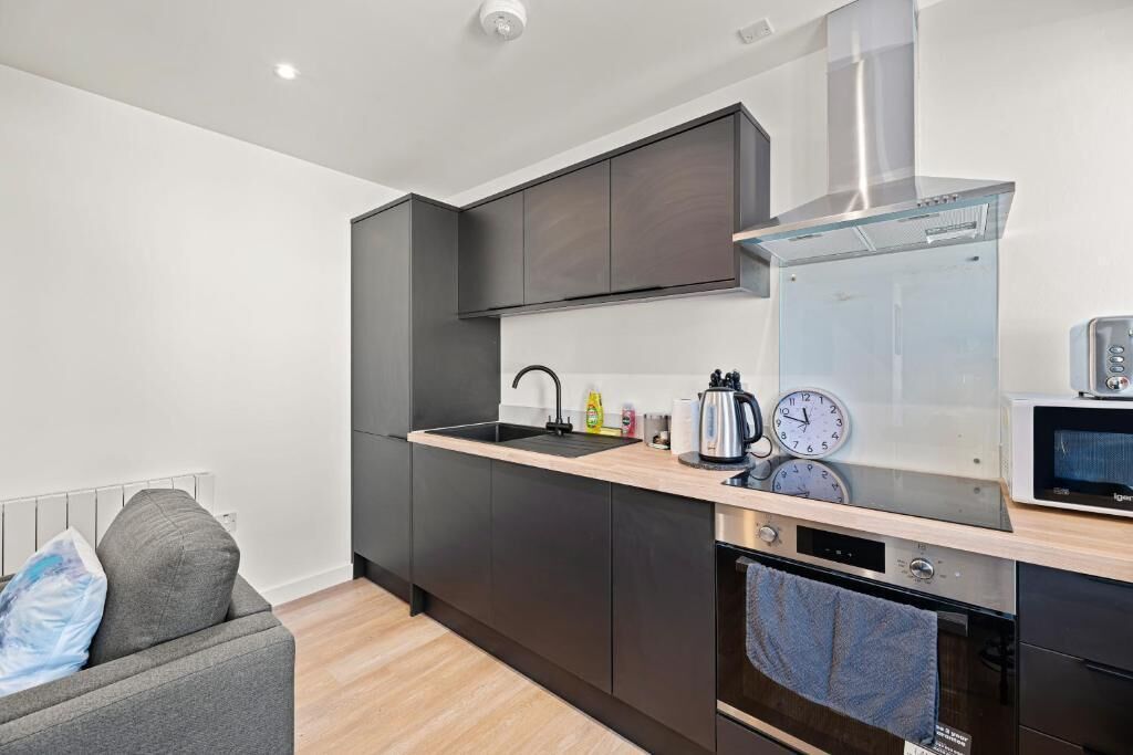 Classic Studio, 1 Double Bed, Non Smoking | Private kitchen | Microwave, oven, stovetop, toaster
