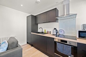 Classic Studio, 1 Double Bed, Non Smoking | Private kitchen | Microwave, oven, stovetop, cookware/dishes/utensils - Alexander House by Guestz (Stockport)