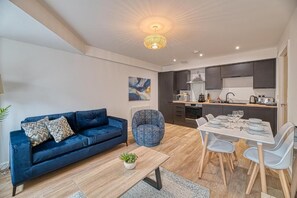 Apartemen Comfort, 2 kamar tidur, Bebas Asap Rokok | Interior