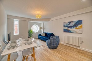 Comfort Apartment, 2 Bedrooms, Non Smoking | Interior - Alexander House by Guestz (Stockport)