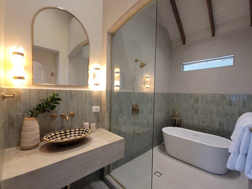 Canboulay - Luxury 5BR Villa in Mt. Irvine
