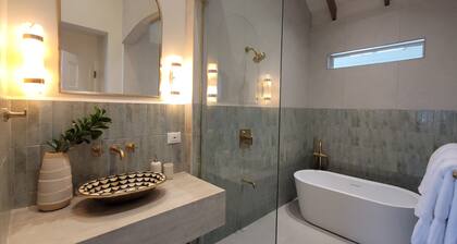 Canboulay - Luxury 5BR Villa in Mt. Irvine