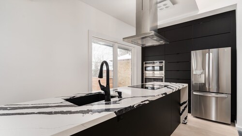 Architectural Luxury | 3BD + Theatre | HWY 401/DVP