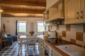 Fridge, microwave, oven, stovetop - The View House -Sant'Andrea di Suasa (Sant`Andrea)