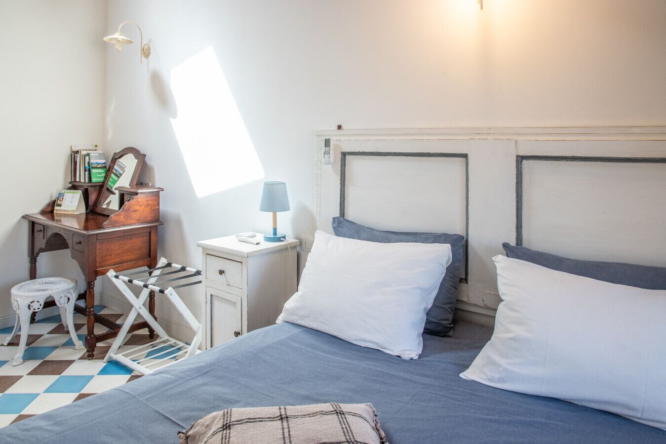 1 bedroom, desk, WiFi, bed sheets