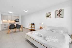 Desk, iron/ironing board, WiFi, bed sheets - Neudorf Studio Near Kirchberg and Airport (Luxembourg)