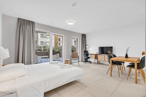Desk, iron/ironing board, WiFi, bed sheets - Neudorf Studio Near Kirchberg and Airport (Luxembourg)