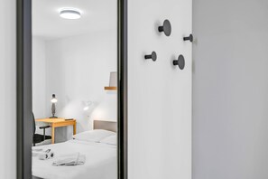 1 bedroom, desk, iron/ironing board, WiFi - 2BR 2Bath Near Kirchberg and Airport (Luxembourg)