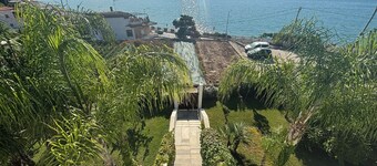 Fantastic sea view cottage: jacuzzi, spacious patio and panoramic terrace