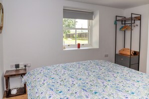 1 bedroom, iron/ironing board, WiFi, bed sheets - Cozy traditional cottage in Mayobridge, the gateway to the Mourne mountains. (Mayobridge)