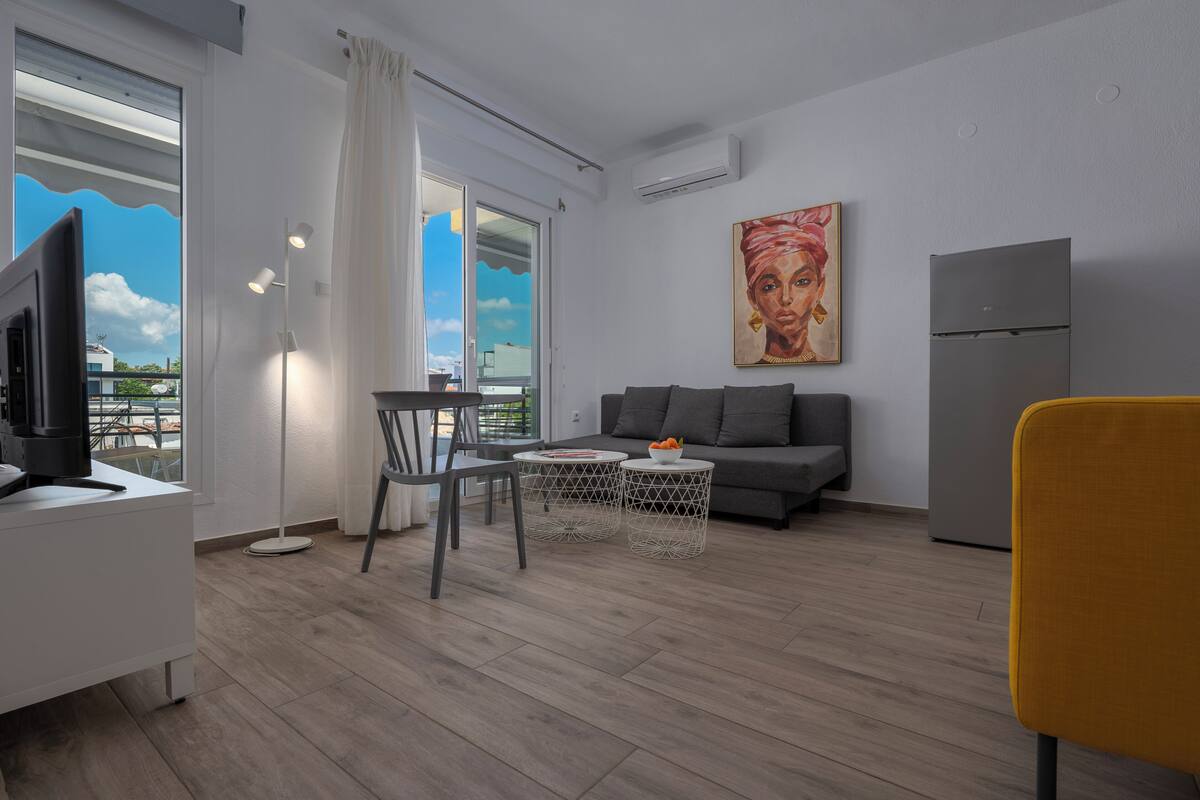 Two Bedroom Apartment | Upper Floor | Ngoại thất