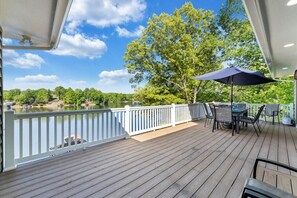 Outdoor dining - Baloo Lagoon - Pet Friendly / Sunset Views (Goodview)