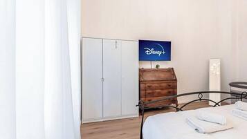 2 bedrooms, desk, iron/ironing board