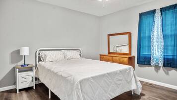 2 bedrooms, iron/ironing board, free WiFi, bed sheets