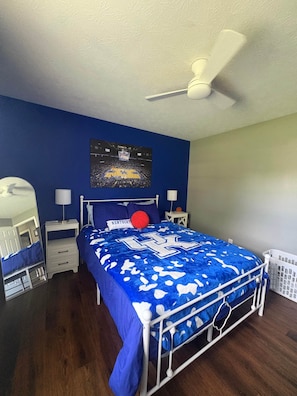 2 chambres, fer et planche à repasser, Wi-Fi gratuit, draps fournis