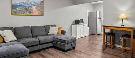Smart-TV, Kamin, Bücher