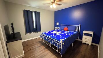 2 bedrooms, iron/ironing board, free WiFi, bed sheets