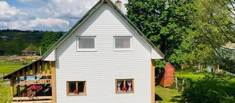 Charming 3-bedroom cabin in pleasant Mărișel for relaxing stays