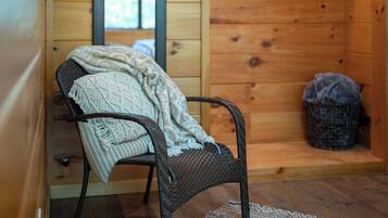 Romantic Cabin, Mountain View | Interior