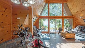 Romantic Cabin, Mountain View | Living area