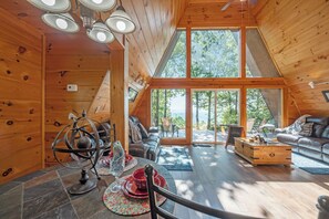 Cabin phong cách lãng mạn, quang cảnh núi | Khu phòng khách