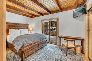 3 bedrooms, desk, iron/ironing board, WiFi - Tahoe City Escape | Beach Access + Large Deck (Tahoe City)