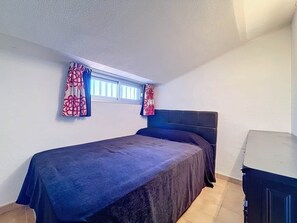 3 chambres, fer et planche à repasser, Wi-Fi gratuit, draps fournis