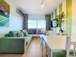 TV - Apartament with pool and sea views Estartit Rental (L'Estartit)