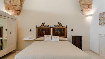 Standard Quadruple Room | In-room safe, soundproofing, free WiFi