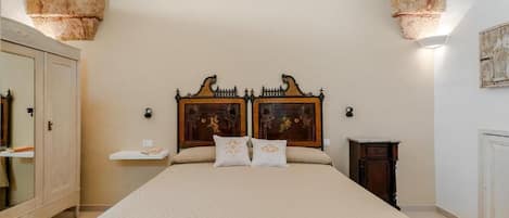 Standard Quadruple Room | In-room safe, soundproofing, free WiFi