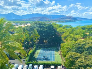 Sports court - Ocean-Front Condo•Semi-Private Beach•Pool•Hot Tub•Tennis.Free Parking. (Waianae)