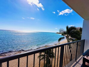 Sun-loungers, beach towels - Ocean-Front Condo•Semi-Private Beach•Pool•Hot Tub•Tennis.Free Parking. (Waianae)