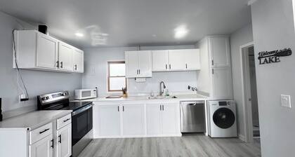 Escape to the Lake - Modern renovated 1.5bedroom Cabin- 5 mins to MI Intn Spdway