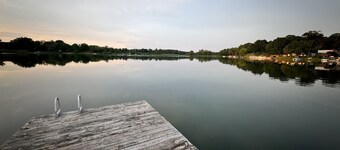 Escape to the Lake - Modern renovated 1.5bedroom Cabin- 5 mins to MI Intn Spdway