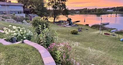 Escape to the Lake - Modern renovated 1.5bedroom Cabin- 5 mins to MI Intn Spdway